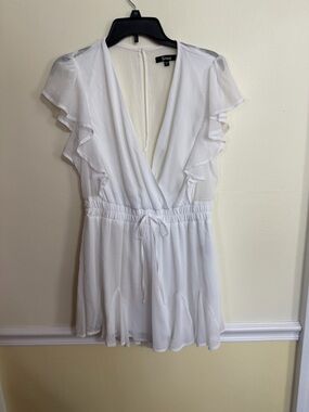 Women’s Size L Trixxi White Flutter Sleeve V-Neck Tunic Romper